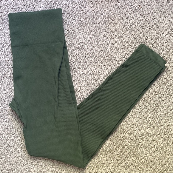 Ribbed 2 piece workout set crop top & seamless high rise leggings - Picture 7 of 8